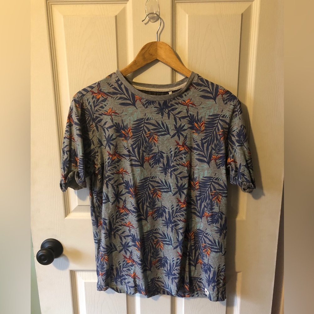 Free Planet Island Leaf T-shirt — Sz MD